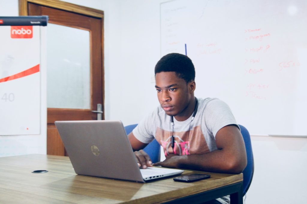 Nigerian-student-earn-money-online